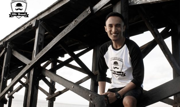 Style Hitam Putih Pria untuk Traveling dan Hangout