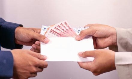 Rahasia Besar Zakat : Berkah Melimpah dari Harta yang Dibagikan