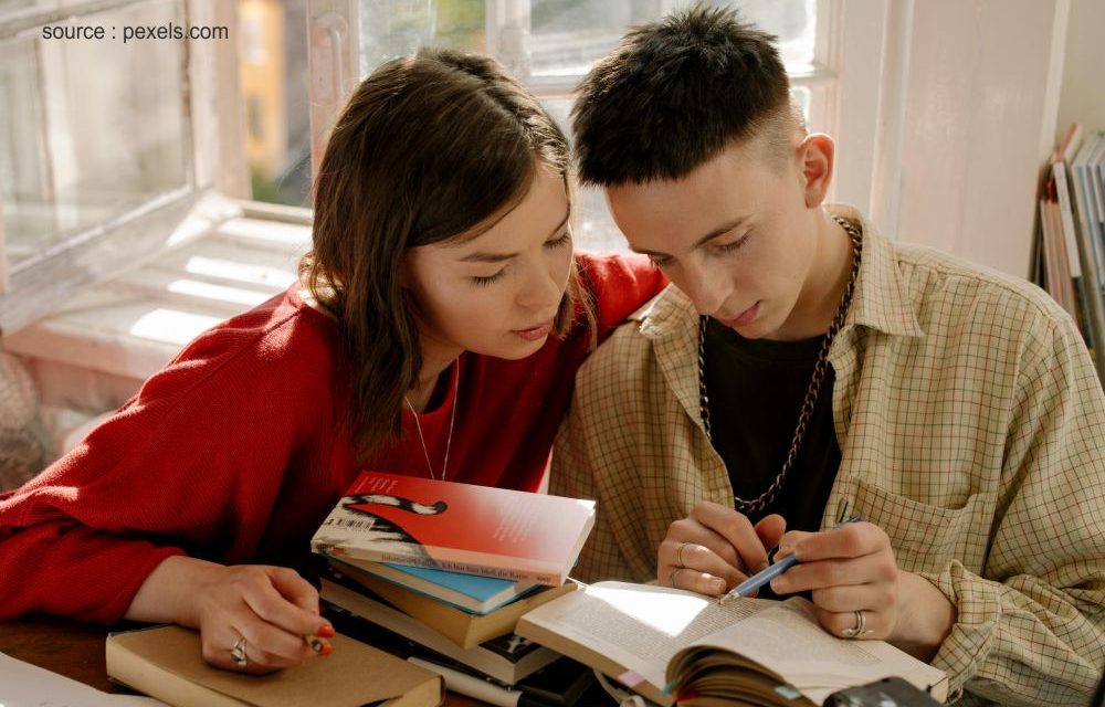 Belajar Word Family dalam Bahasa Inggris: 10 Contoh Kata Turunan yang Wajib Dikuasai Pemula Bersama EF EFEKTA English for Adults