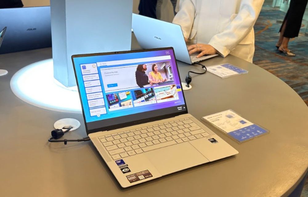 ASUS ExpertBook Ultra Hadirkan Layar Tandem OLED Terbaik di Kelas Laptop Bisnis Premium 2026