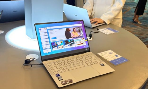 ASUS ExpertBook Ultra Hadirkan Layar Tandem OLED Terbaik di Kelas Laptop Bisnis Premium 2026
